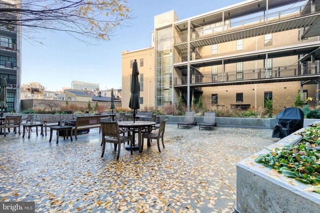 Building Photo - Live in luxury in the heart of Baltimore's esteemed Little Italy neighborhood!