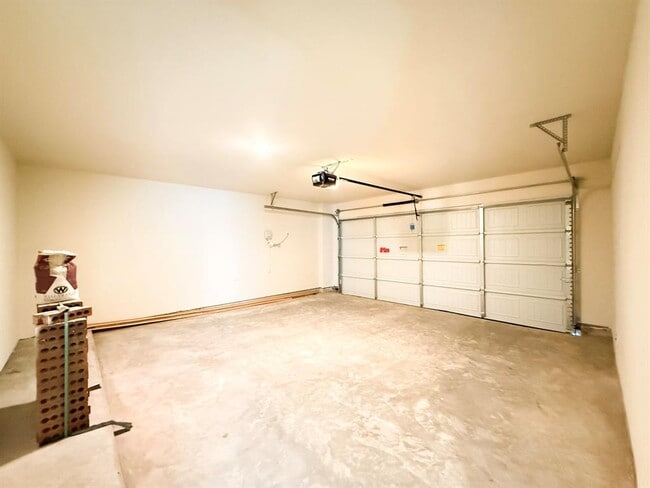Building Photo - 40769 Mostyn Lake Dr