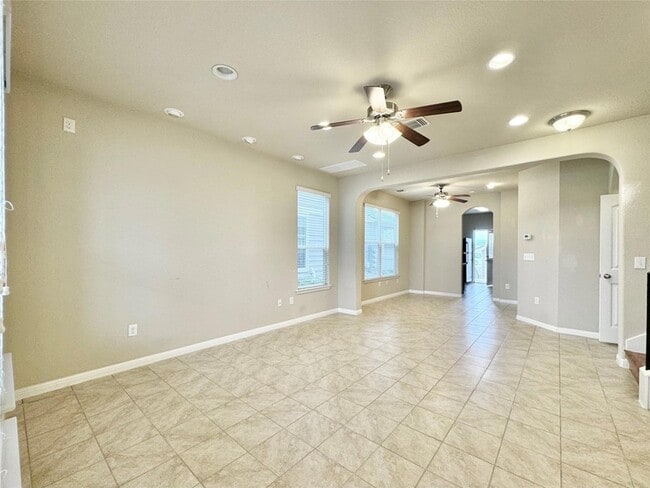 Building Photo - 407 Katmai Cir