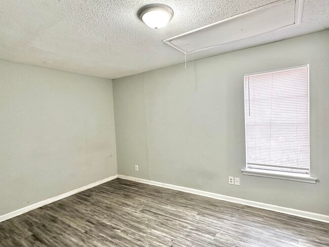 Building Photo - 2065 Goldbrier Ln