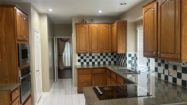 Building Photo - 2723 Plantation Trail