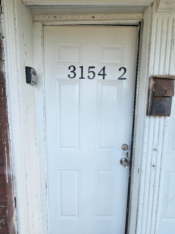 Primary Photo - 3152-3154-3154 Winnebago St