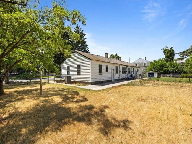 Building Photo - 1306 Putnam St