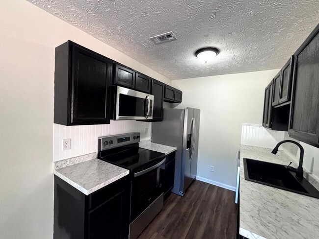 Building Photo - 1003 Madiera Ct