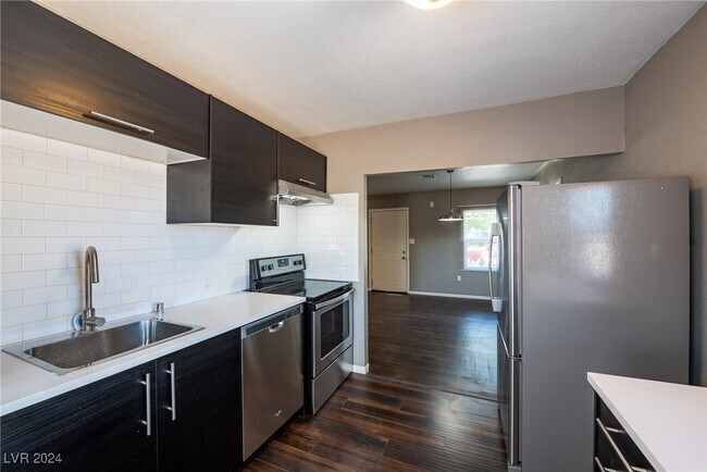 Building Photo - 227 S Texas Ave