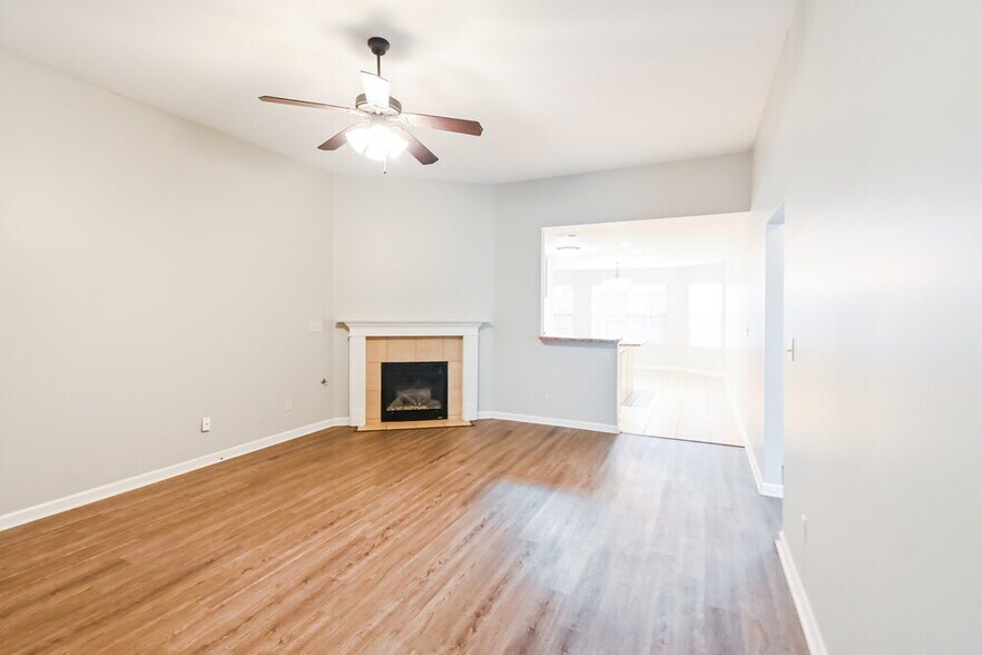 Building Photo - 5690 Bedford Loop W