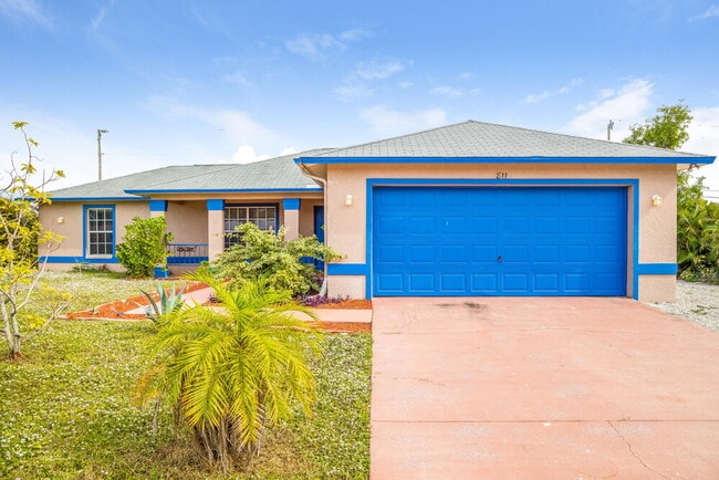 Building Photo - 811 SW 14th Pl