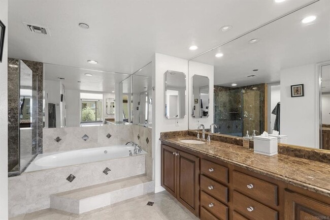 Building Photo - 230 W Laurel St