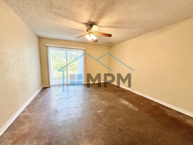 Primary Photo - 117 Jennifer Ln