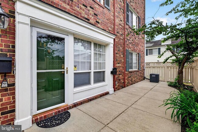 Building Photo - 1461A N Van Dorn St