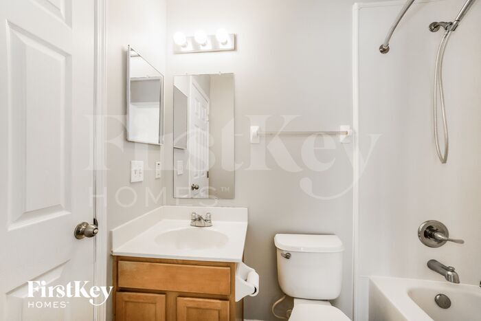 Building Photo - 1377 Geranium Dr