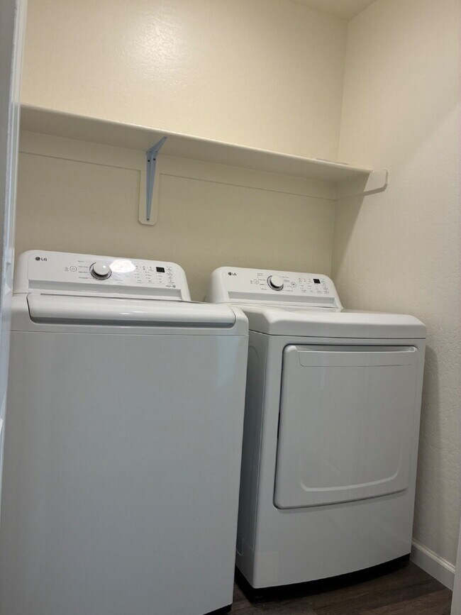 Building Photo - Modern Convenience and Luxury!! Move In Ready with Full Appliance Package!