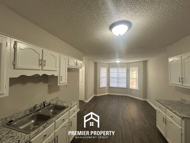 Building Photo - 7130 Redfern Dr