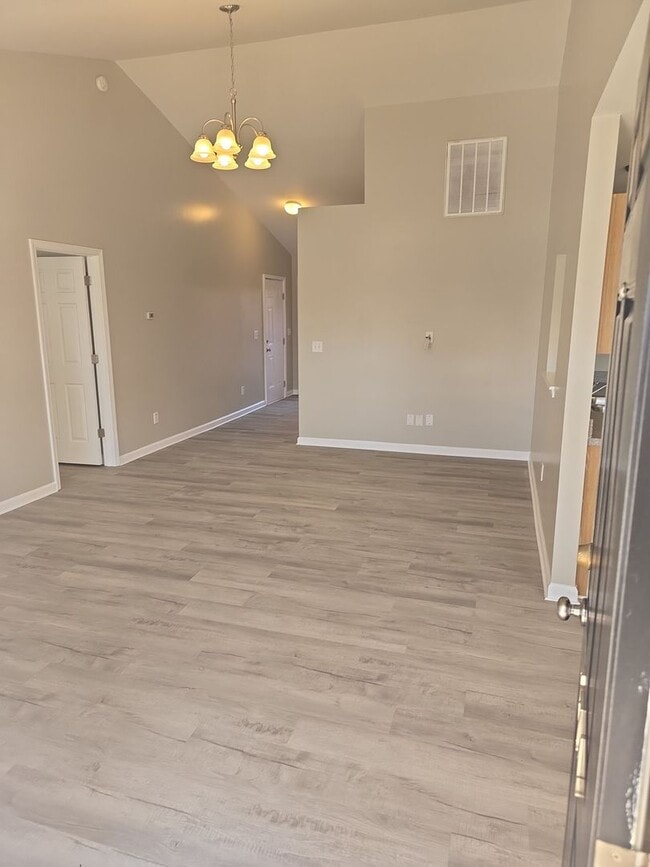 Building Photo - 3 Bed 2 bath house Right off of Rosewood, Walking distance to USC Events and Stadium