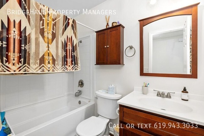 Building Photo - 1004 St Albans Pl