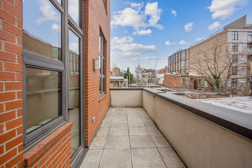 Building Photo - 2117 10th St NW