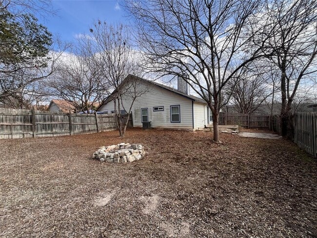 Building Photo - 433 Sailmaster St