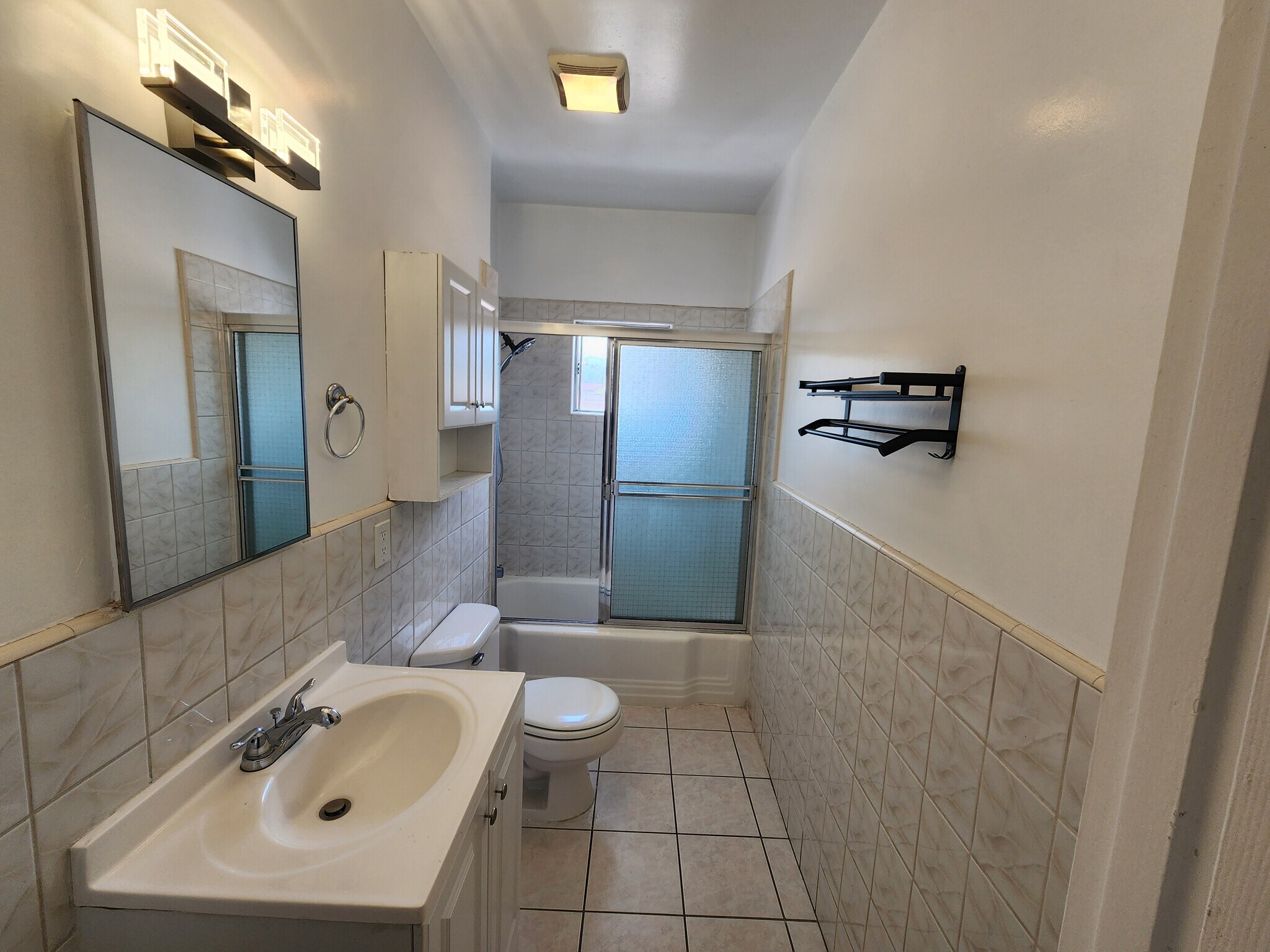 Building Photo - 820 N Edgemont St