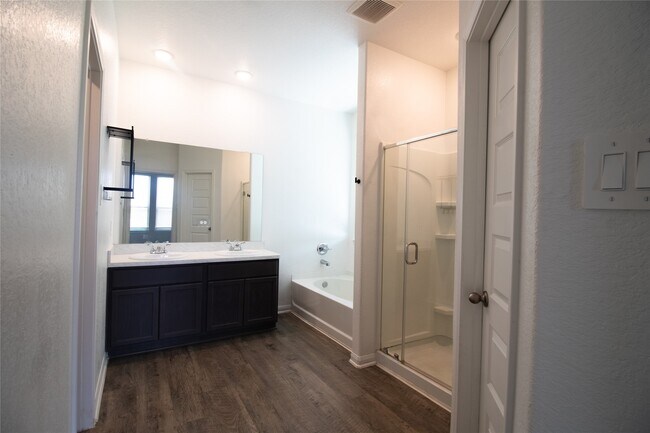 Building Photo - 14706 Pinion Ct