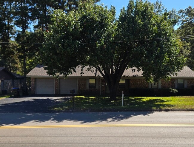 Building Photo - 1102 Blueridge Pky