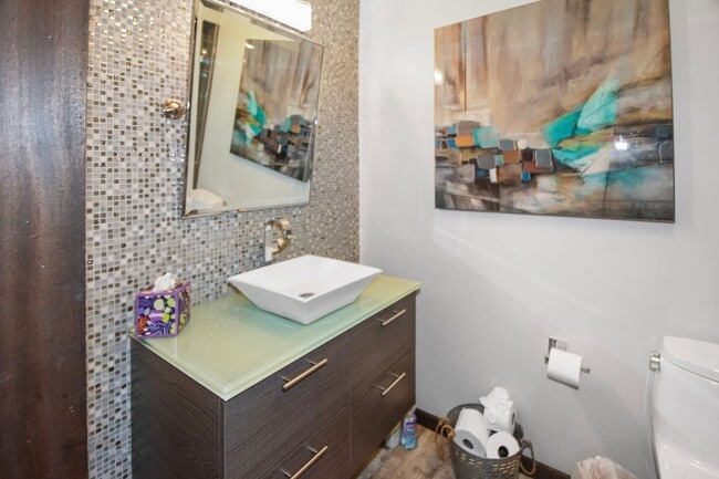 Building Photo - 1810 Avenida Del Mundo