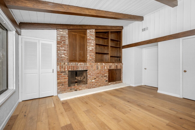 Building Photo - 11659 Valleycrest Rd