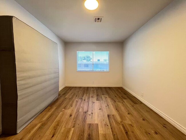 Building Photo - 6223 Meadow View Ln
