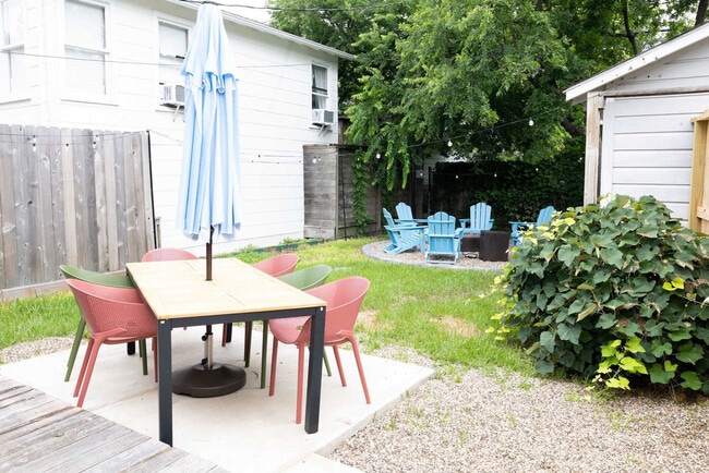 Building Photo - 725 Peddie St