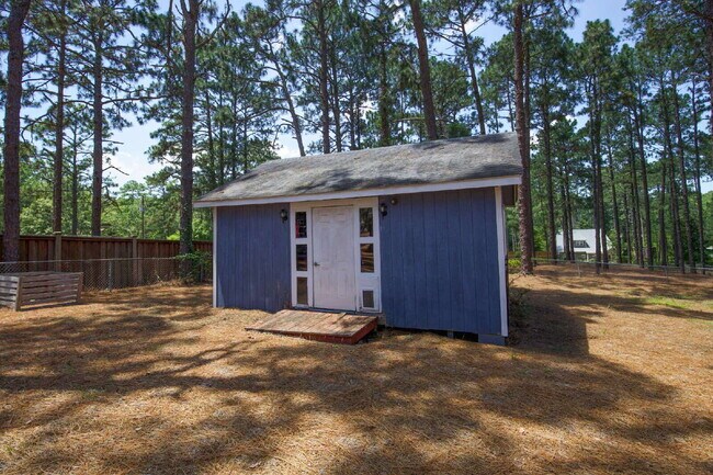 Building Photo - Retro Ranch only minutes from downtown Sou...