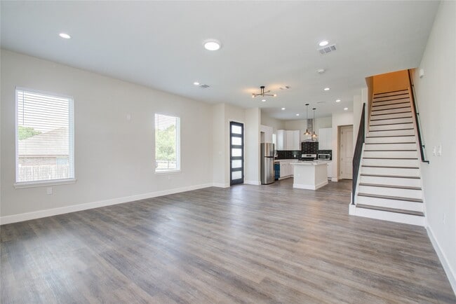 Building Photo - 4916 Sunbeam St