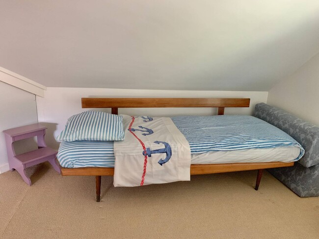 Building Photo - 81 Hampton St