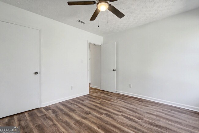 Building Photo - 608 S Jeff Davis Dr