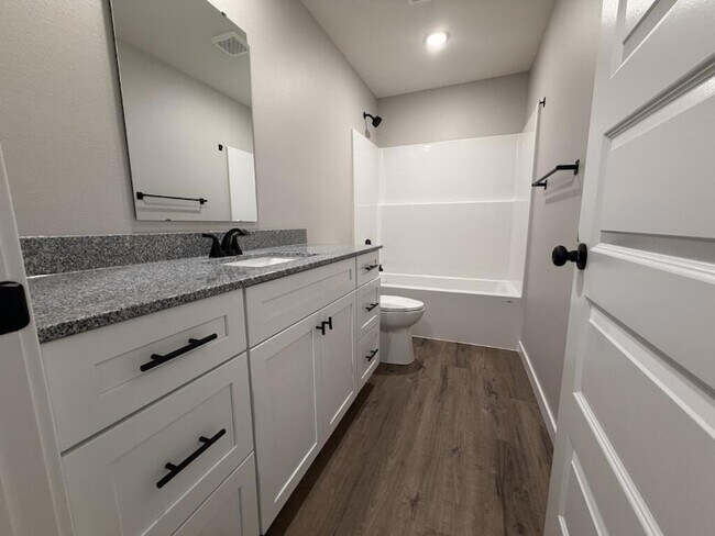 Building Photo - 939 Holstein Ln