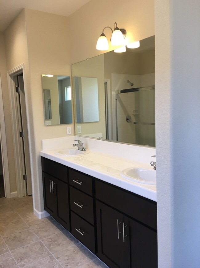 Building Photo - Do Not Disturb Occupants. Apply Now to Schedule Viewing. *****YARD SERVICE INCLUDED*****