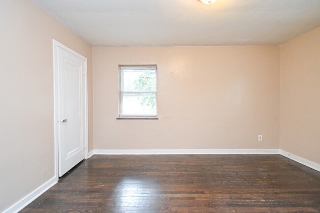 Building Photo - 3042 Percy Ave