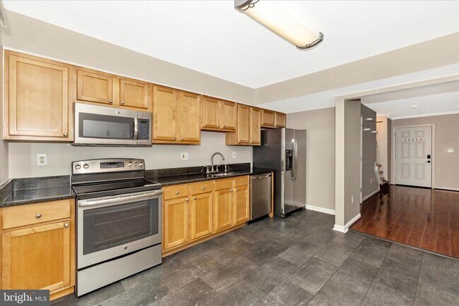 Building Photo - 584 Cotswold Ct