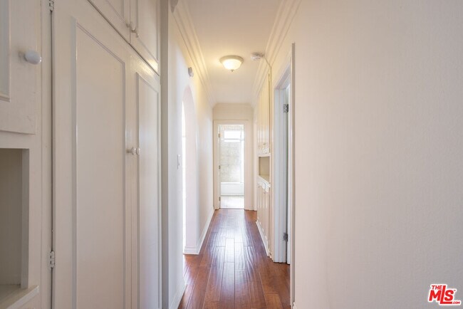 Building Photo - 2616 5th St