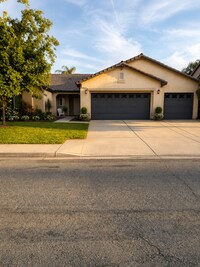 Building Photo - Spacious 4BR/2BA Family Home in Fowler – Move-In Ready for Summer!