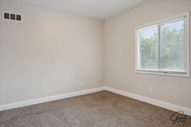 Building Photo - $1625 Fully remodeled, spacious 4 bedroom ...