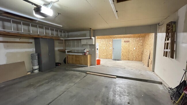 Building Photo - 4420 W Skye Dr
