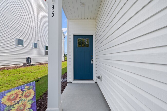 Building Photo - 35 Village Edge Dr