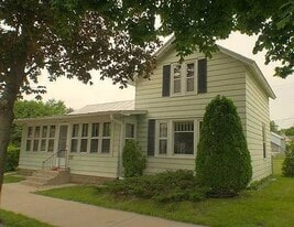 Building Photo - 822 7th St S