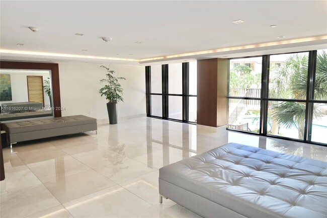 Building Photo - 540 Brickell Key Dr