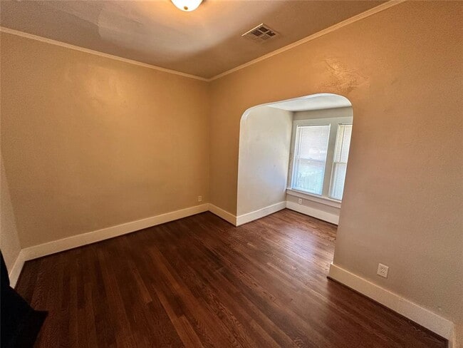 Building Photo - 746 S Jenkins Ave