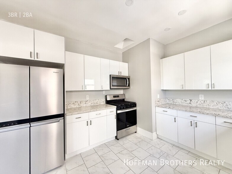 Building Photo - 321 1/2 S Reeves Dr-