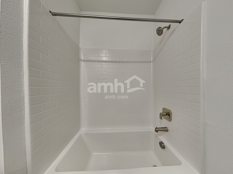 Building Photo - 9165 Ribbon Mdw Ct