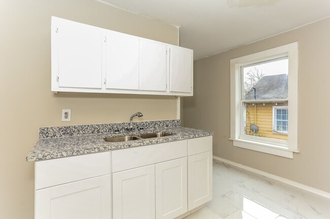 Building Photo - Charming Home for Rent – Griffin, GA - $500 off on 1st month's rent