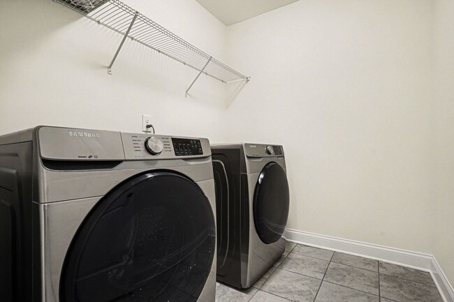 Building Photo - 3BR Like-New Townhome –  Morrisville RTP RDU