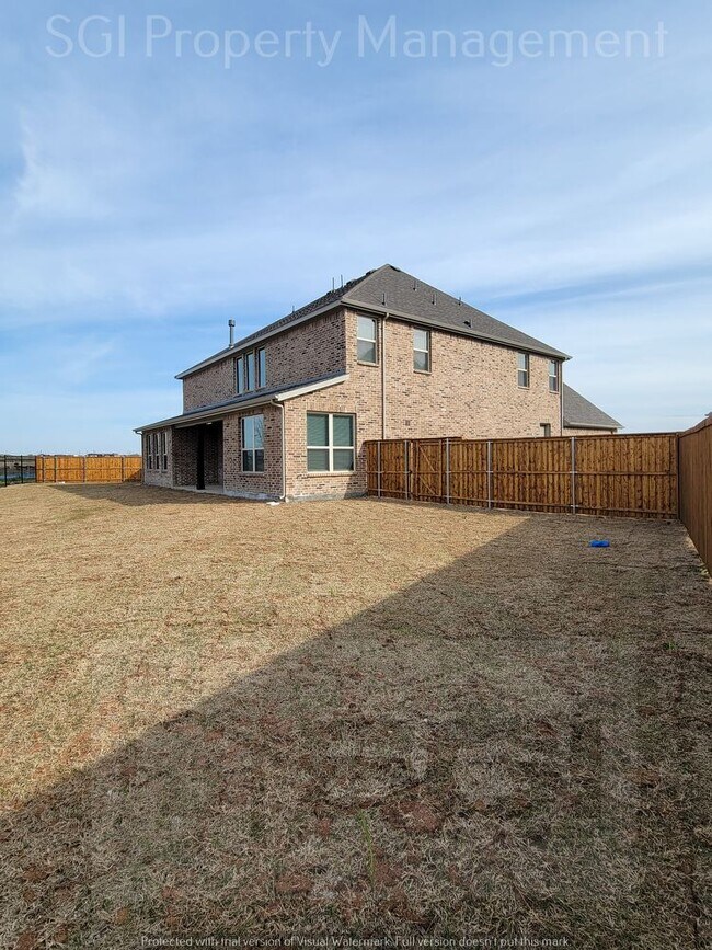 Building Photo - Incredible Brand New 6 Bedroom!!