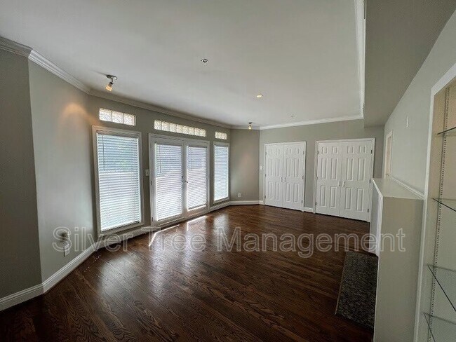 Building Photo - 4040 Avondale Ave